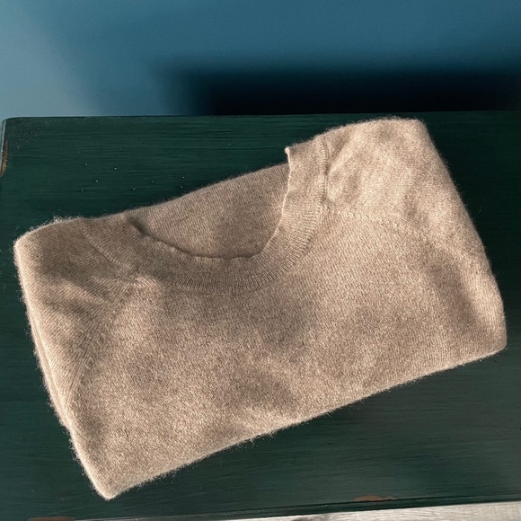 Barneys New York 100% Cashmere V Back Sweater - Taupe - Small - Picture 3 of 4